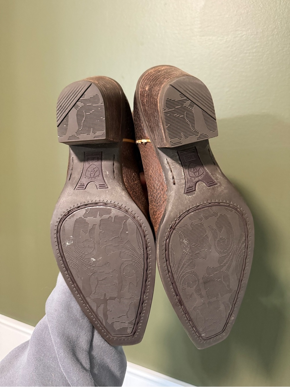 Ariat - Picture 4 of 7